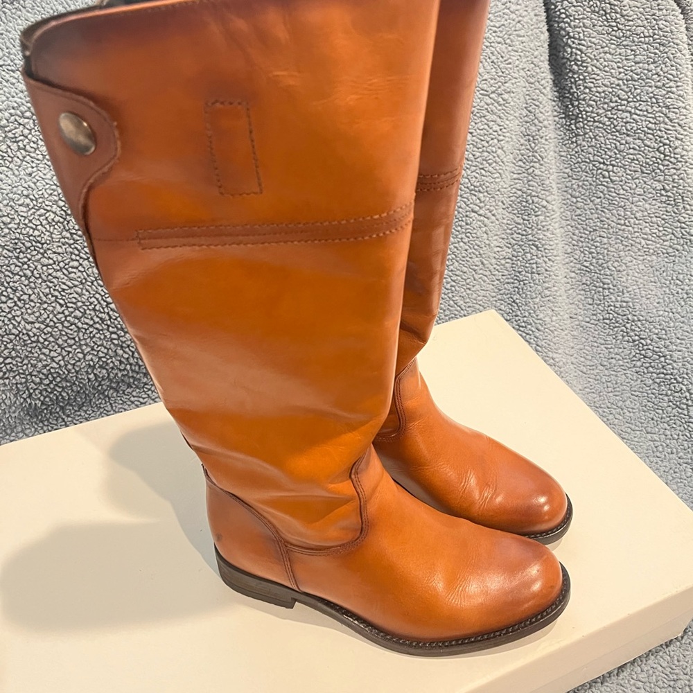 Women’s brown knee boots